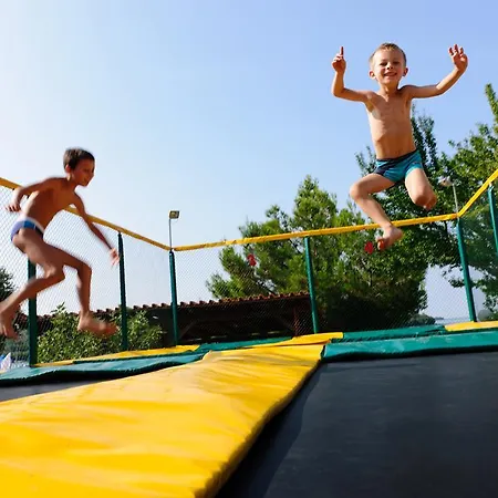 Tatil parkı Maistra Vestar Mobile Homes 5*