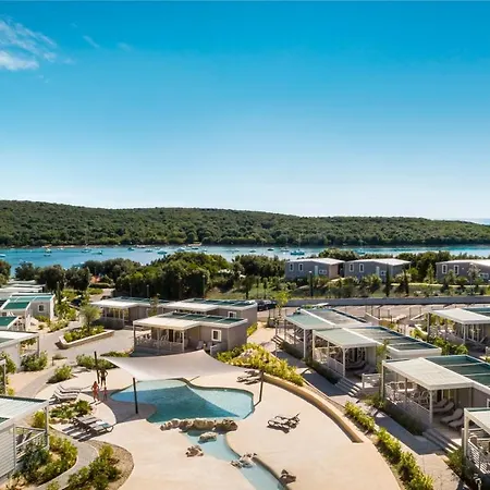 Tatil parkı Maistra Vestar Mobile Homes 5*