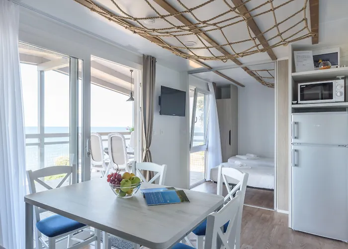 פארק נופש Maistra Vestar Mobile Homes 5*