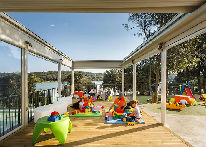 Maistra Vestar Mobile Homes פארק נופש